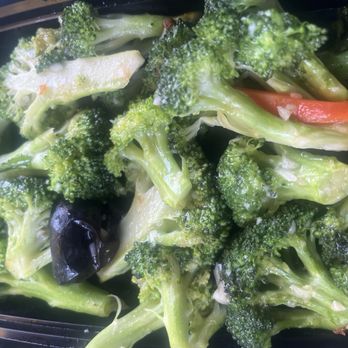 Dragon Valley Express - Broccoli, Wood ear mushrooms, garlic, carrots is some type of light garlic sauce - Chinese Near Me - Sunnyvale, California