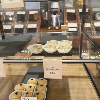 Daybreak Coffee Roasters - Fine white chocolate truffles - Coffee Roasteries Near Me - Glastonbury, Connecticut