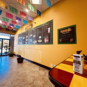 Taqueria Cinco - Inside - Mexican Near Me - Groton, Connecticut