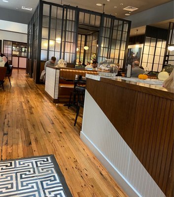 Rowdy Tiger Whiskey Bar & Kitchen by null