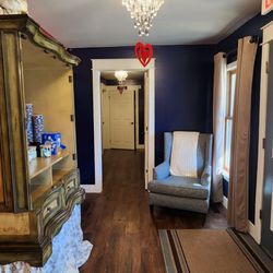 Boojie Salon - A little area to relax while waiting.