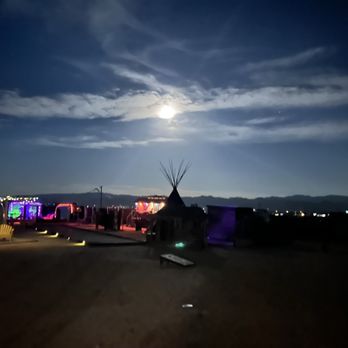 Hicksville Trailer Palace - Hotels Near Me - Joshua Tree, California