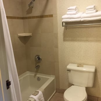 Silver Cloud - Bathroom with Aveda products. - Hotels Near Me - Portland, Oregon