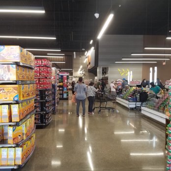Cermak Fresh Market - people shopping in a grocery store - Grocery Near Me - Chicago, Illinois Cermak Fresh Market - people shopping in a grocery store - Grocery Near Me - Chicago, Illinois