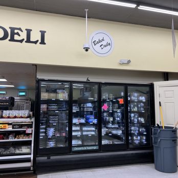 Greer's CashSaver - See top sign - "baked daily" - Grocery Near Me - Bayou La Batre, Alabama