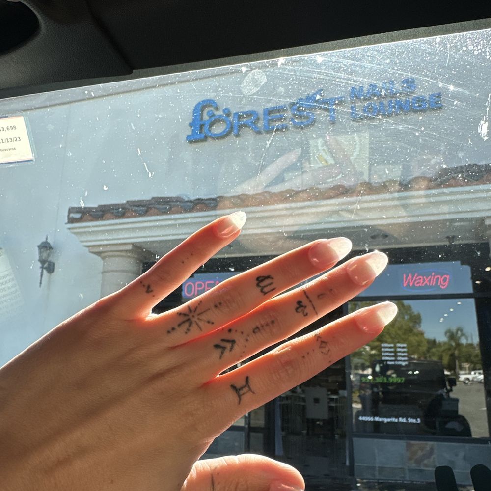 Forest Nails Lounge - the ugliest chrome short chunky nails i've ever seen. a 5 year old could do better. - Nail Salons Near Me - Temecula, California