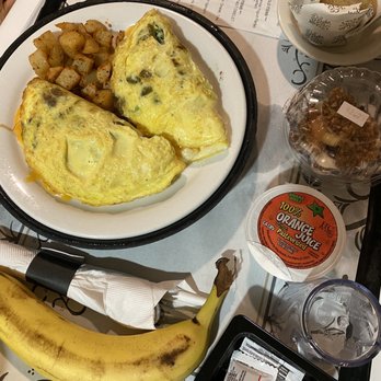 Memorial Hermann Katy Hospital - Veggie omelette with sautéed breakfast potatoes, blueberry muffin, granola & vanilla yogurt parfait, orange juice, banana - Hospitals Near Me - Katy, Texas Memorial Hermann Katy Hospital - Veggie omelette with sautéed breakfast potatoes, blueberry muffin, granola & vanilla yogurt parfait, orange juice, banana - Hospitals Near Me - Katy, Texas