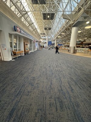 Milwaukee Mitchell International Airport by null