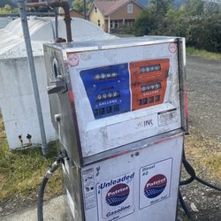 Petrolia General Store - Gas