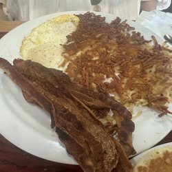 Rocky Mountain Grill - 2 Eggs, Hash Browns and Crispy Bacon
