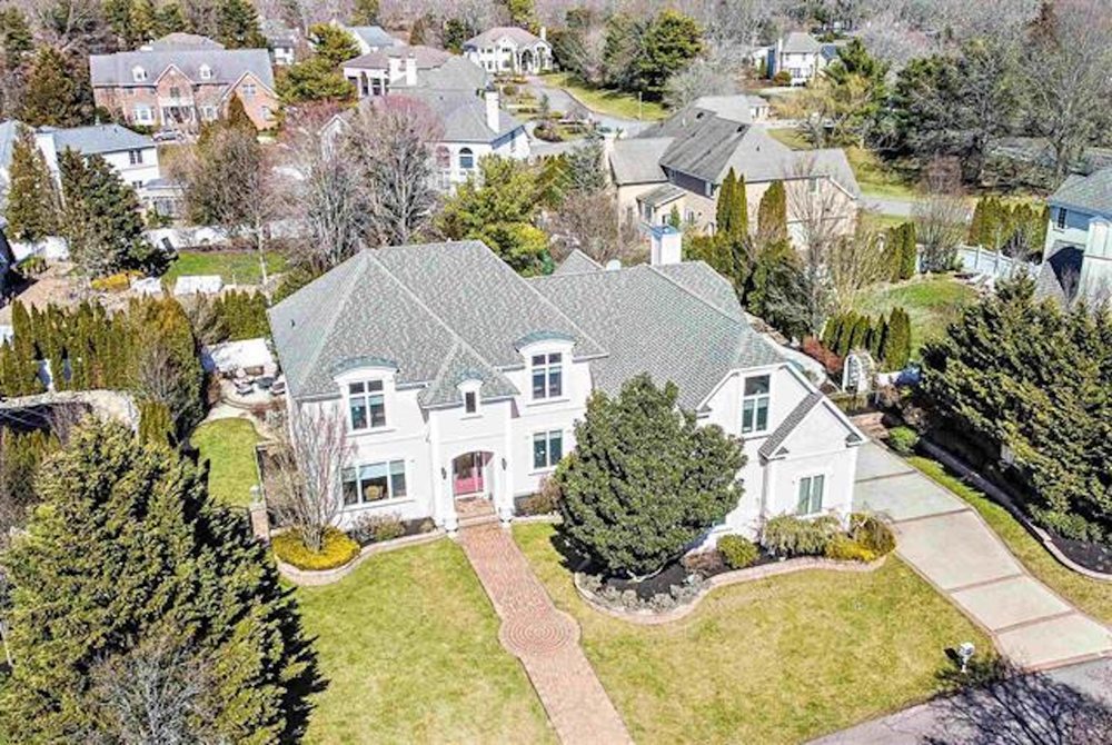 LISA ALPERRUSSO PLATINUM REAL ESTATE Updated August 2024 210 New