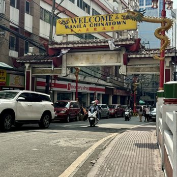Binondo Ongpin Street - 01.01.24 crossing the Filipino-Chinese Friendship Bridge - Local Flavor Near Me - Manila, NCR