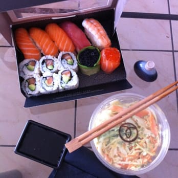 Sushi Shop - Un des plateaux. - Sushi Bars Near Me - Nantes, 44 Sushi Shop - Un des plateaux. - Sushi Bars Near Me - Nantes, 44