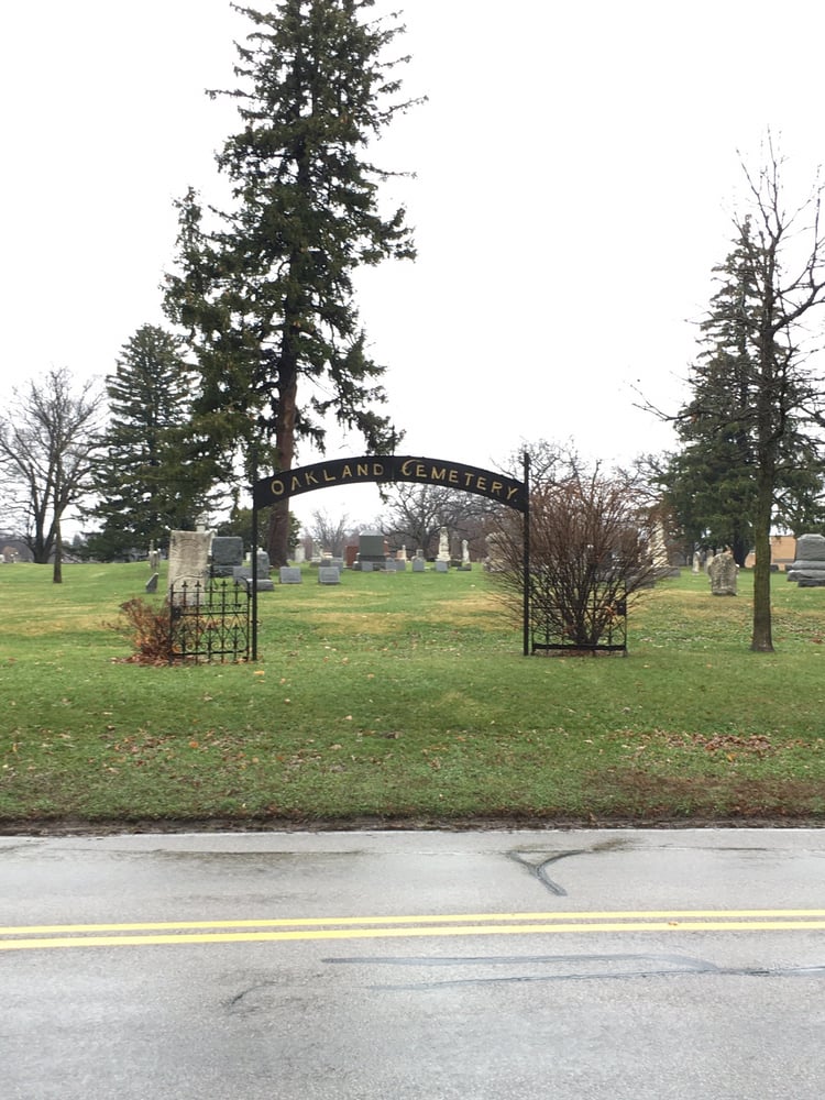 OAKLAND CEMETERY Updated August 2024 12 Photos 700 Block W