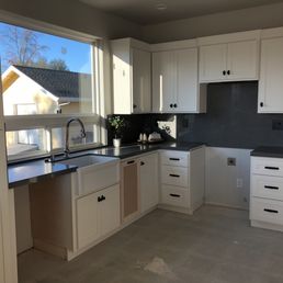 Don't be afraid to use Sequel Encore Pietra Grey quartz as a countertop and backsplash. It's really beautiful. Don't be afraid to use Sequel Encore Pietra Grey quartz as a countertop and backsplash. It's really beautiful.