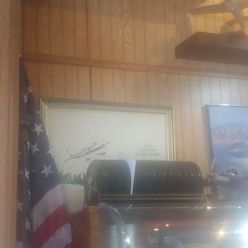 Ed's Place - Airplanes are the theme here. - New American Near Me - Glendora, California