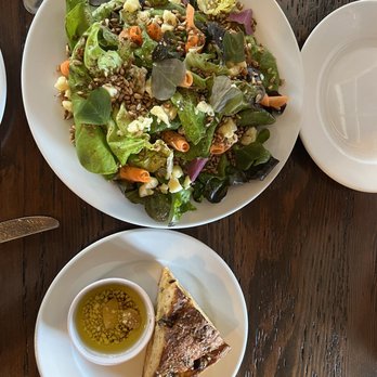 Il Nido - Salad and focaccia - Italian Near Me - Seattle, Washington Il Nido - Salad and focaccia - Italian Near Me - Seattle, Washington