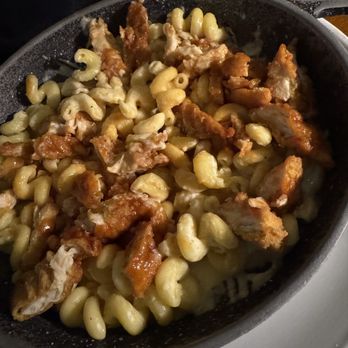 The Rum Runner - Mac & cheese with bbq chicken - Seafood Near Me - Sea Bright, New Jersey