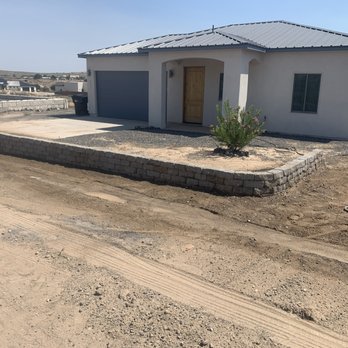 Top Notch Custom Landscapes - Staggered stacked retainer wall - Landscape Architects or Designers Near Me - Albuquerque, New Mexico Top Notch Custom Landscapes - Staggered stacked retainer wall - Landscape Architects or Designers Near Me - Albuquerque, New Mexico