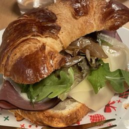 Roast Beef Croissant