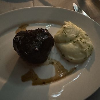 Maple & Ash - 8oz Filet Mignon (w/side of mashed potatoes) - Steakhouses Near Me - Scottsdale, Arizona Maple & Ash - 8oz Filet Mignon (w/side of mashed potatoes) - Steakhouses Near Me - Scottsdale, Arizona
