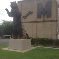 Touchstone Wildlife & Art Museum - Raaaaawr!!! A giant bear out in front of museum!! 05/11/14