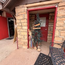 Pine Strawberry Thrift Shop - Entrance