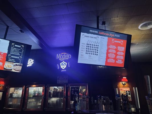 Me-n-Ed's Pizza Parlor by null