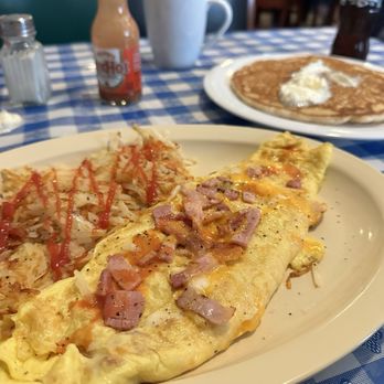 Riverside Diner - Carnivore omelette with ham. Very good. - Breakfast & Brunch Near Me - St Louis, Missouri Riverside Diner - Carnivore omelette with ham. Very good. - Breakfast & Brunch Near Me - St Louis, Missouri