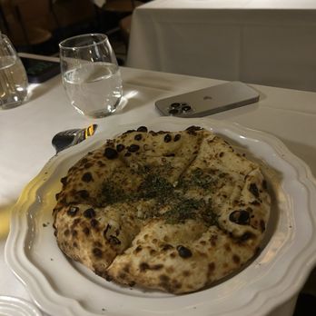 Social Corner- Coal Harbour - Garlic flatbread - Tapas/Small Plates Near Me - Vancouver, British Columbia