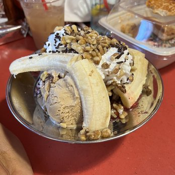 Friendly's - Royal Banana Split - Ice Cream & Frozen Yogurt Near Me - East Meadow, New York Friendly's - Royal Banana Split - Ice Cream & Frozen Yogurt Near Me - East Meadow, New York