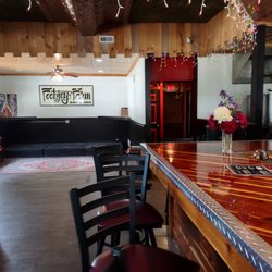 Footjoy Farm & Brewery - Corner stage area
