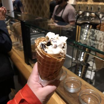 Salt & Straw - Split scoop - Ice Cream & Frozen Yogurt Near Me - Seattle, Washington Salt & Straw - Split scoop - Ice Cream & Frozen Yogurt Near Me - Seattle, Washington