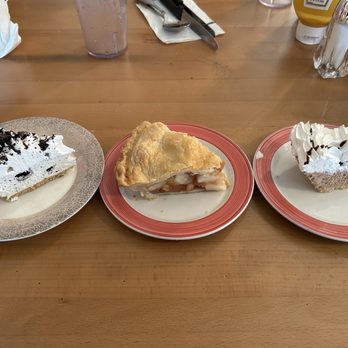 Biloxi Bay Buffet - Oreo Pie, Grandmas Apple Pie, Chocolate Whipped pie - Buffets Near Me - Biloxi, Mississippi Biloxi Bay Buffet - Oreo Pie, Grandmas Apple Pie, Chocolate Whipped pie - Buffets Near Me - Biloxi, Mississippi