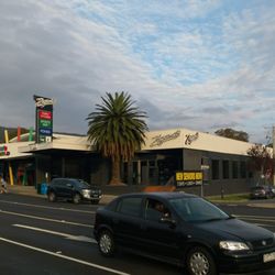 Zagame's Boronia Hotel - Outside