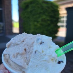 Sorridi - Medium half peppermint patty, half snickerdoodle...so yummy!