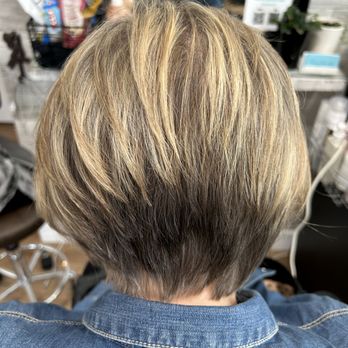 Tracy Johnston Hair - Kathee's modern bob. Great with her fine hair. Gives lots of volume! - Hair Stylists Near Me - Petaluma, California Tracy Johnston Hair - Kathee's modern bob. Great with her fine hair. Gives lots of volume! - Hair Stylists Near Me - Petaluma, California