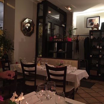 Le 27 Madame - Interior of restaurant, facing front door - French Near Me - Paris, 01 Le 27 Madame - Interior of restaurant, facing front door - French Near Me - Paris, 01