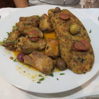 Lisboa Cheia de Graça - Braised rabbit with olives, choriço and home made stuffing. - Portuguese Near Me - Lisbon, 11