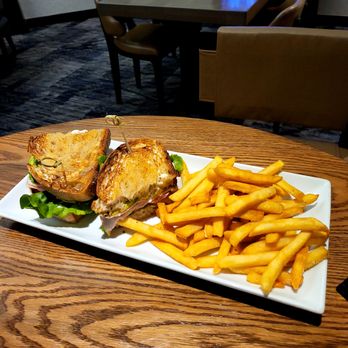 Lone Oak Kitchen + Bar - American Near Me - Pleasanton, California