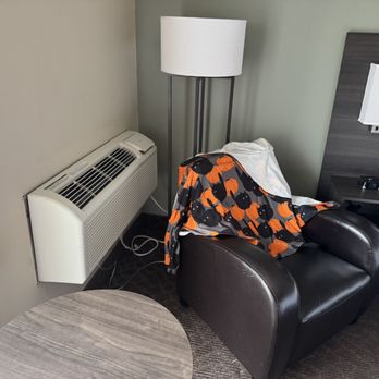 Quality Inn - AC unit, worked well - Hotels Near Me - Kingston, Ontario