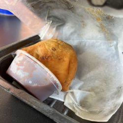 Samosa come with 2