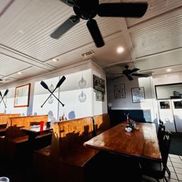 dining area with ceiling fan