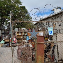 Vintage Mercantile - Outdoor area