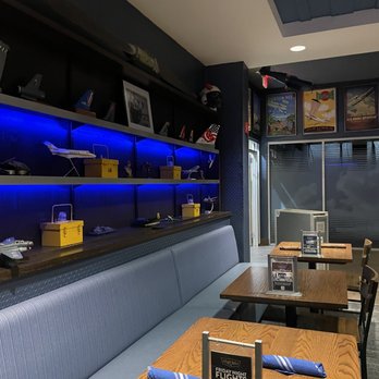 Flight Deck Pub - Aviator decor - Pubs Near Me - St. Louis, Missouri