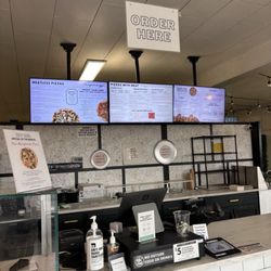 Tricycle Pizza - Inside/ordering area