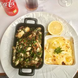 Les 3 Canards - Frog legs with potatoes