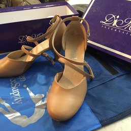Closed toe leather shoes for salsa