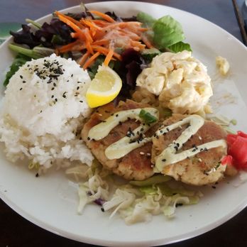 Restaurant 604 - Mac Nut  Mahi Mahi - Breakfast & Brunch Near Me - Honolulu, Hawaii
