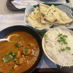 Elaichi cocina - CHICKEN CURRY GARLIC/BUTTER NAAN